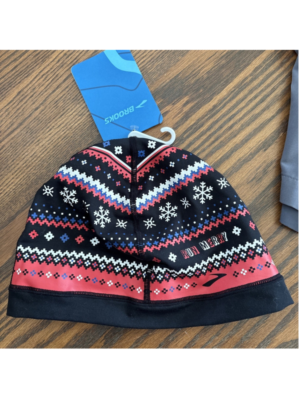 BROOKS Ugly Christmas Sweater Beanie 'RUN MERRY' Hat OSFA Red + Black Multi NWT